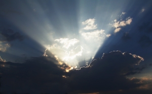 http://upload.wikimedia.org/wikipedia/commons/b/b7/Crepuscular_rays_color.jpg (30/07/14)